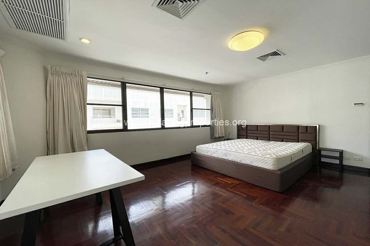 Duplex-condo-Le-Raffine-Sukhumvit-24-15-7085.jpg