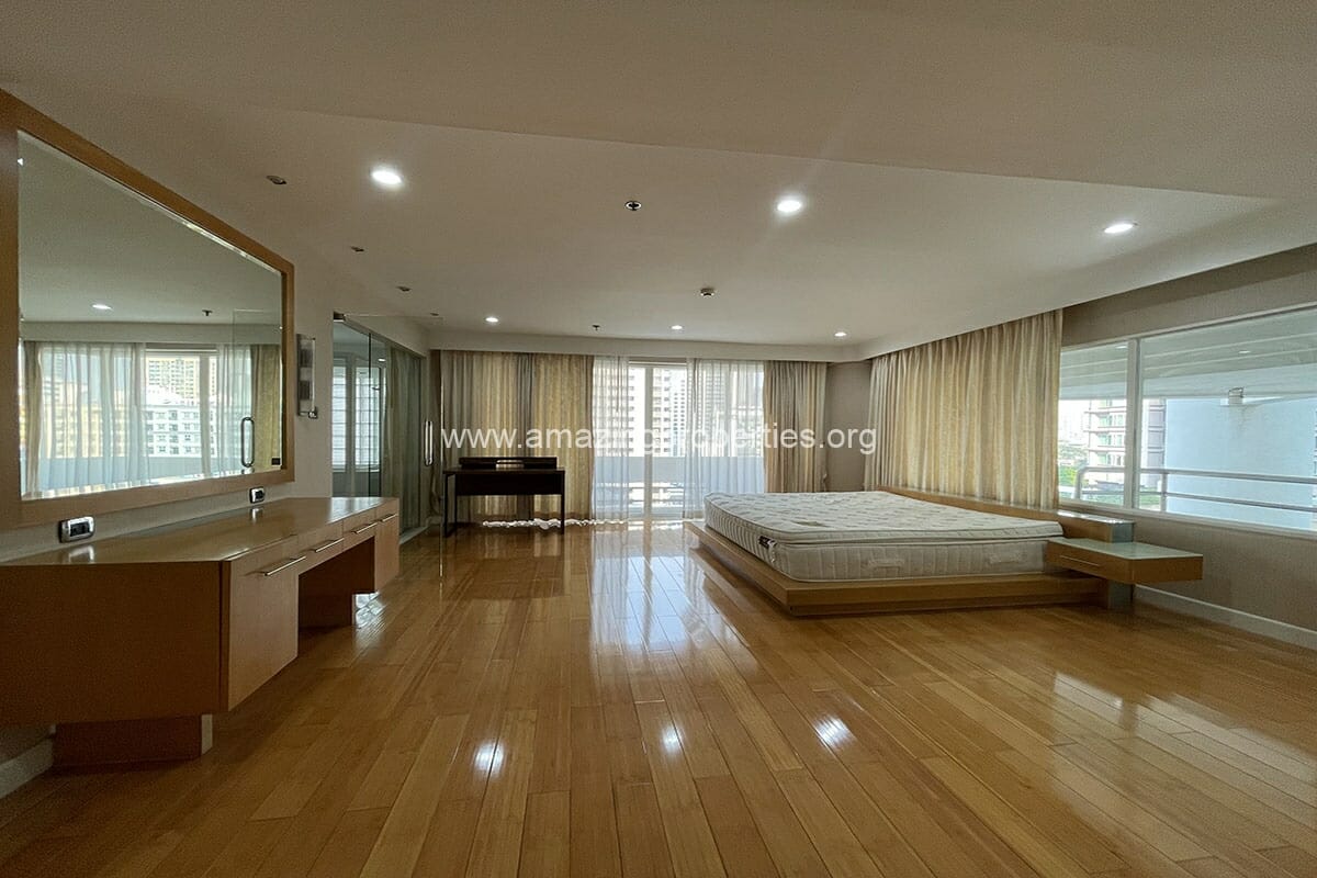 Duplex-condo-Le-Raffine-Sukhumvit-24-9-1401.jpg