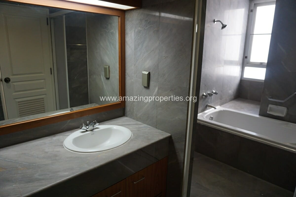 Krungthep-Thani-Tower-3-Bedroom-Apartment-14-7787.jpg