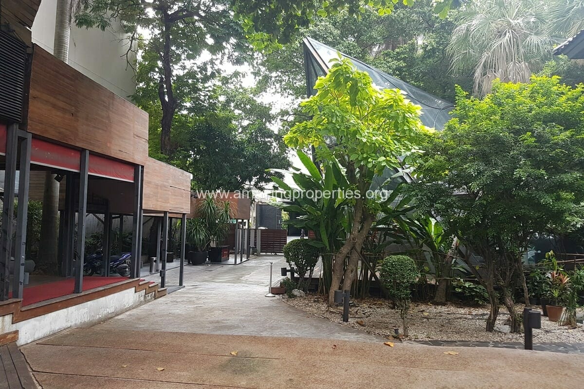 Land-with-House-for-lease-in-Asoke-3-5743.jpg