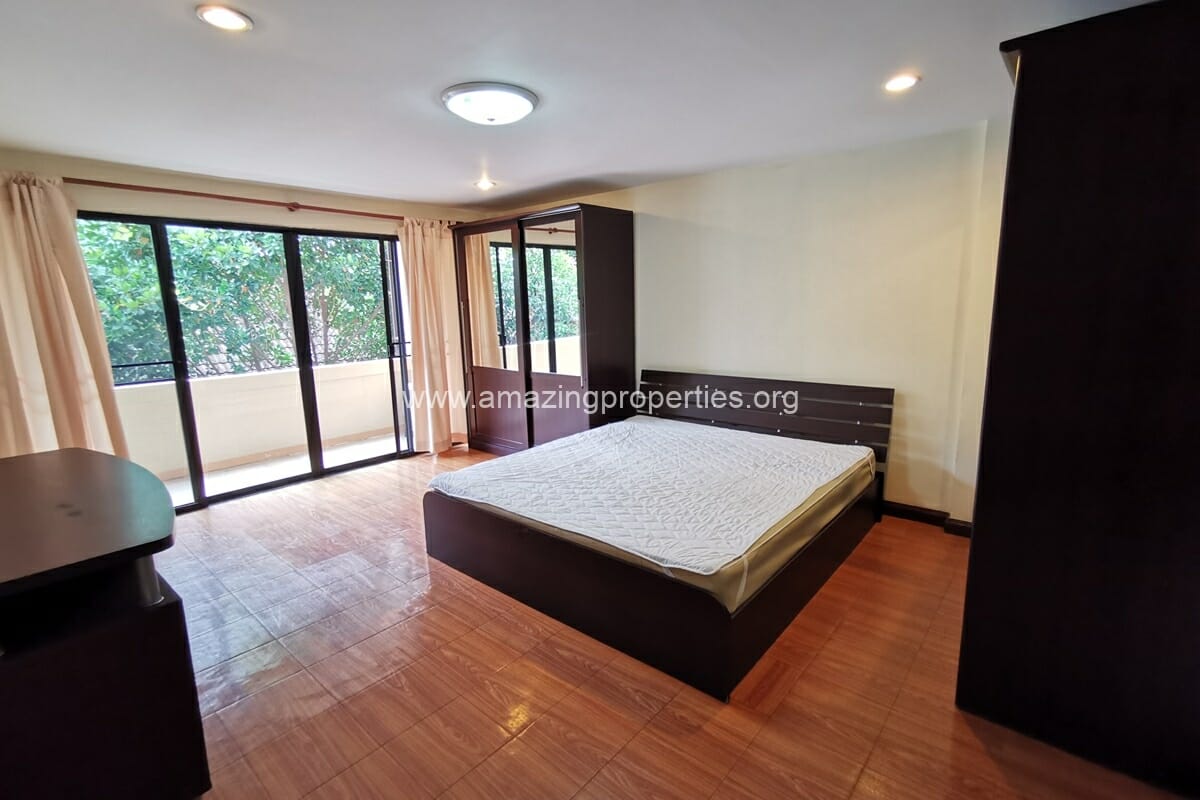 Lin-Court-2-Bedroom-11-3567.jpg