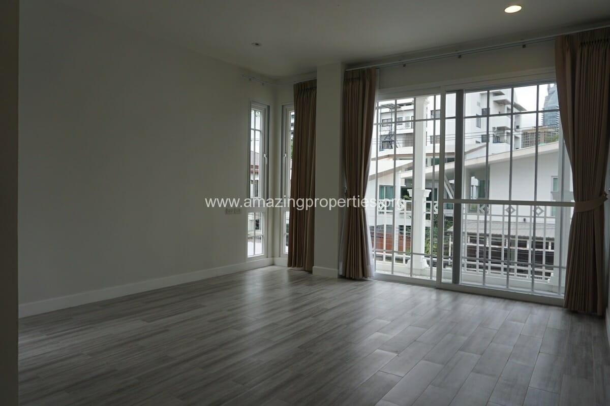 Luxury-4-Bedroom-House-for-Rent-Phrom-Phong-23-4390.jpg