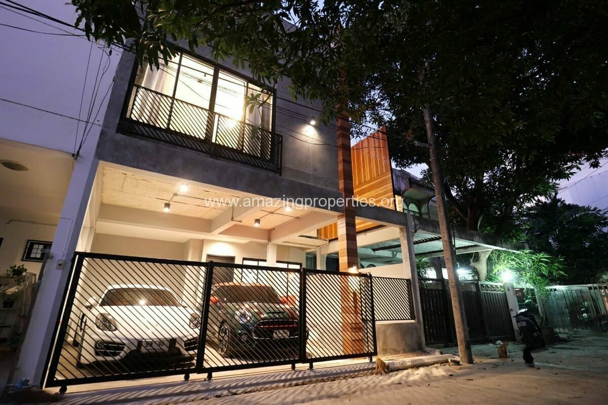 Modern-3-Bedroom-Townhouse-Phrom-Phong-1-7270.jpg