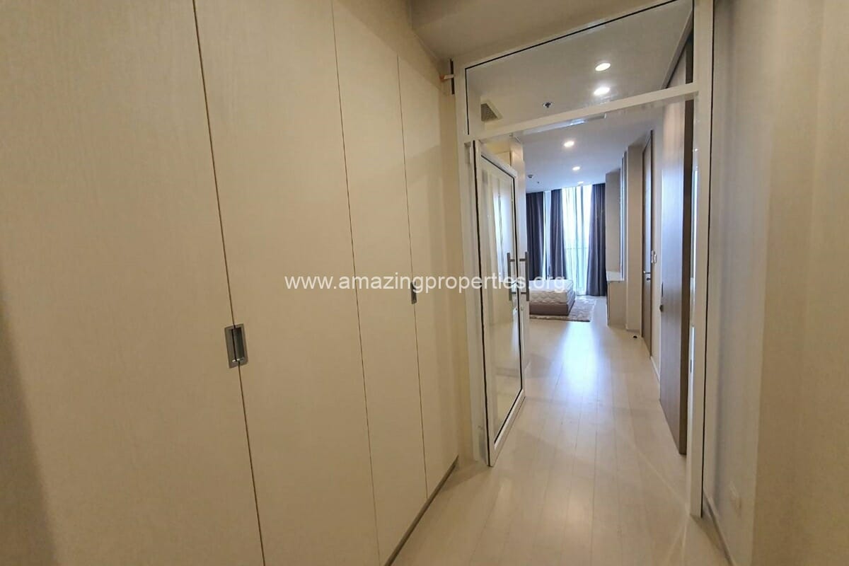 Noble-Ploenchit-2-bedroom-condo-11-3942.jpg