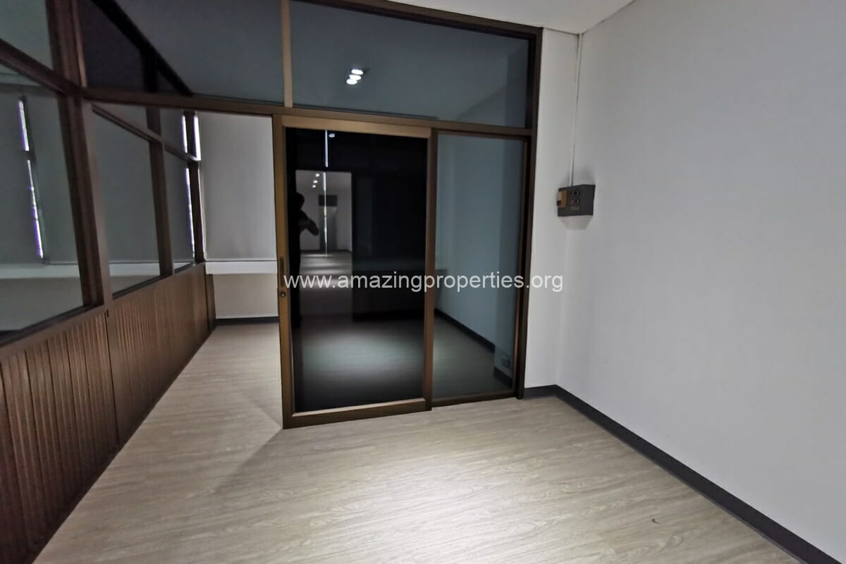 Office-Space-for-rent-Nana-4-1474.jpg