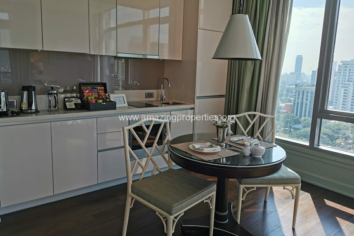 Oriental-Residence-One-Bedroom-Corner-Suite-29-7273.jpg