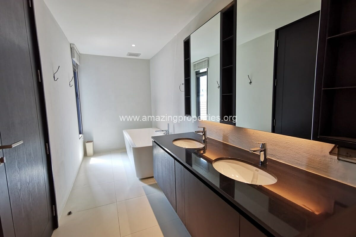 Pet-Friendly-2-bedroom-with-Study-room-Thonglor-23-3584.jpg
