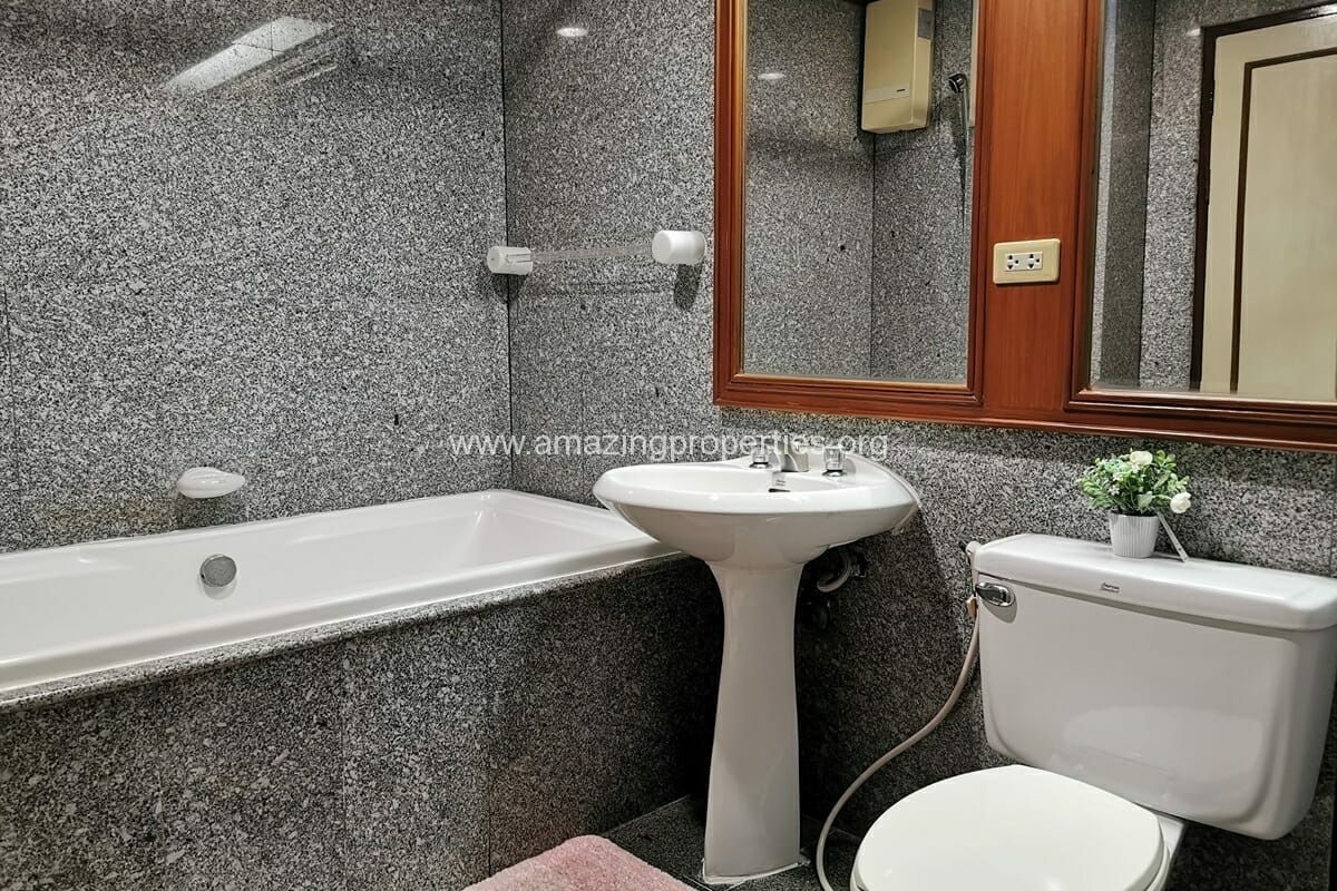 Pet-Friendly-3-bedroom-Apartment-Asoke-10-5884.jpg