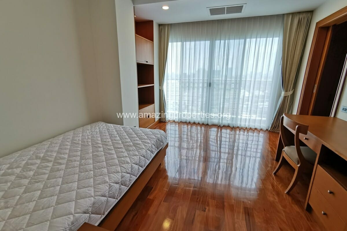 Pet-Friendly-4-bedroom-apartment-near-BTS-Nana-17-2718.jpg