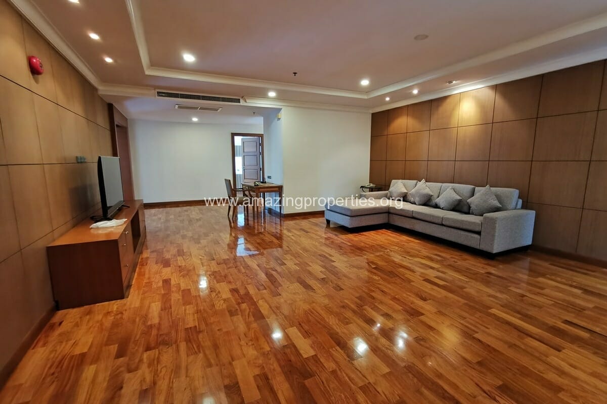 Pet-Friendly-4-bedroom-apartment-near-BTS-Nana-3-4796.jpg