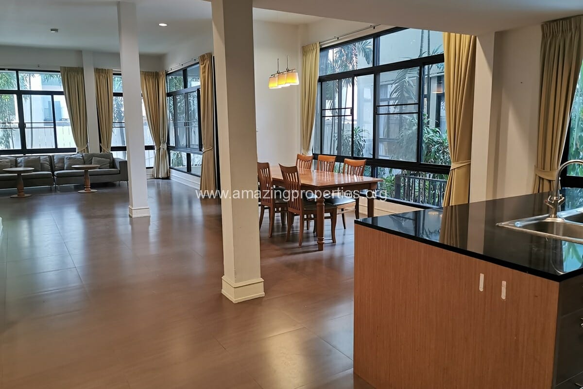 Pet-friendly-4-Bedroom-House-Thonglor-11-3689.jpg