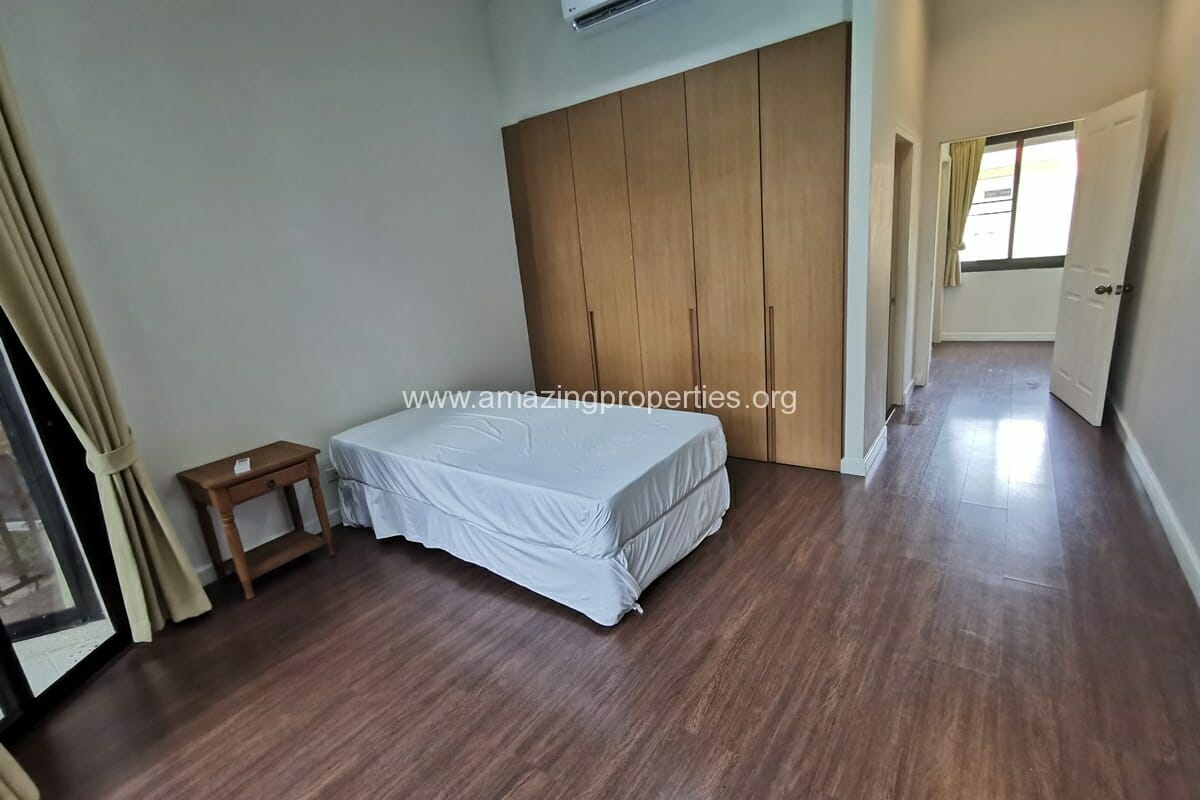 Pet-friendly-4-Bedroom-House-Thonglor-15-5240.jpg