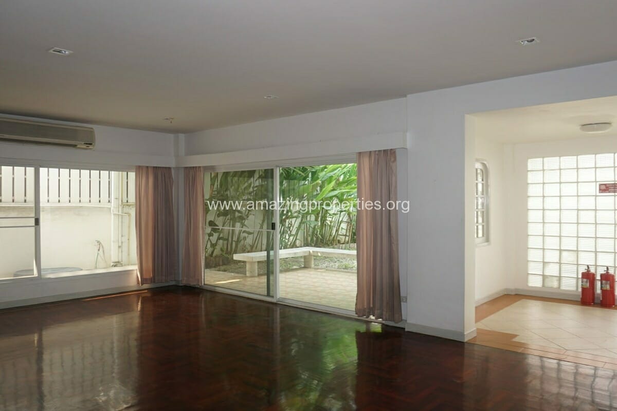 Petfriendly-3-Bedroom-House-Phrom-Phong-10-7244.jpg