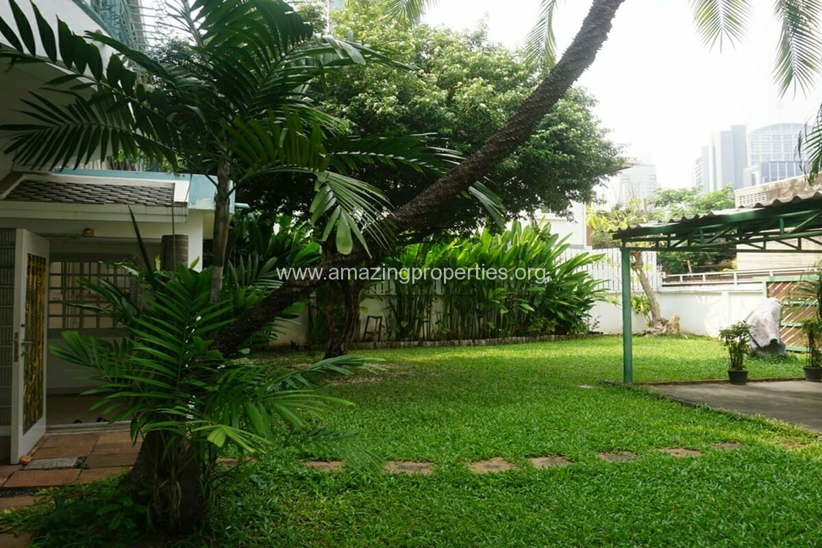 Petfriendly-3-Bedroom-House-Phrom-Phong-2-3896.jpg