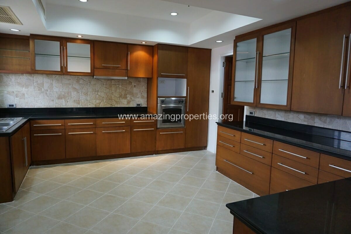Phirom-Gardens-4-Bedroom-Apartment-4-7062.jpg