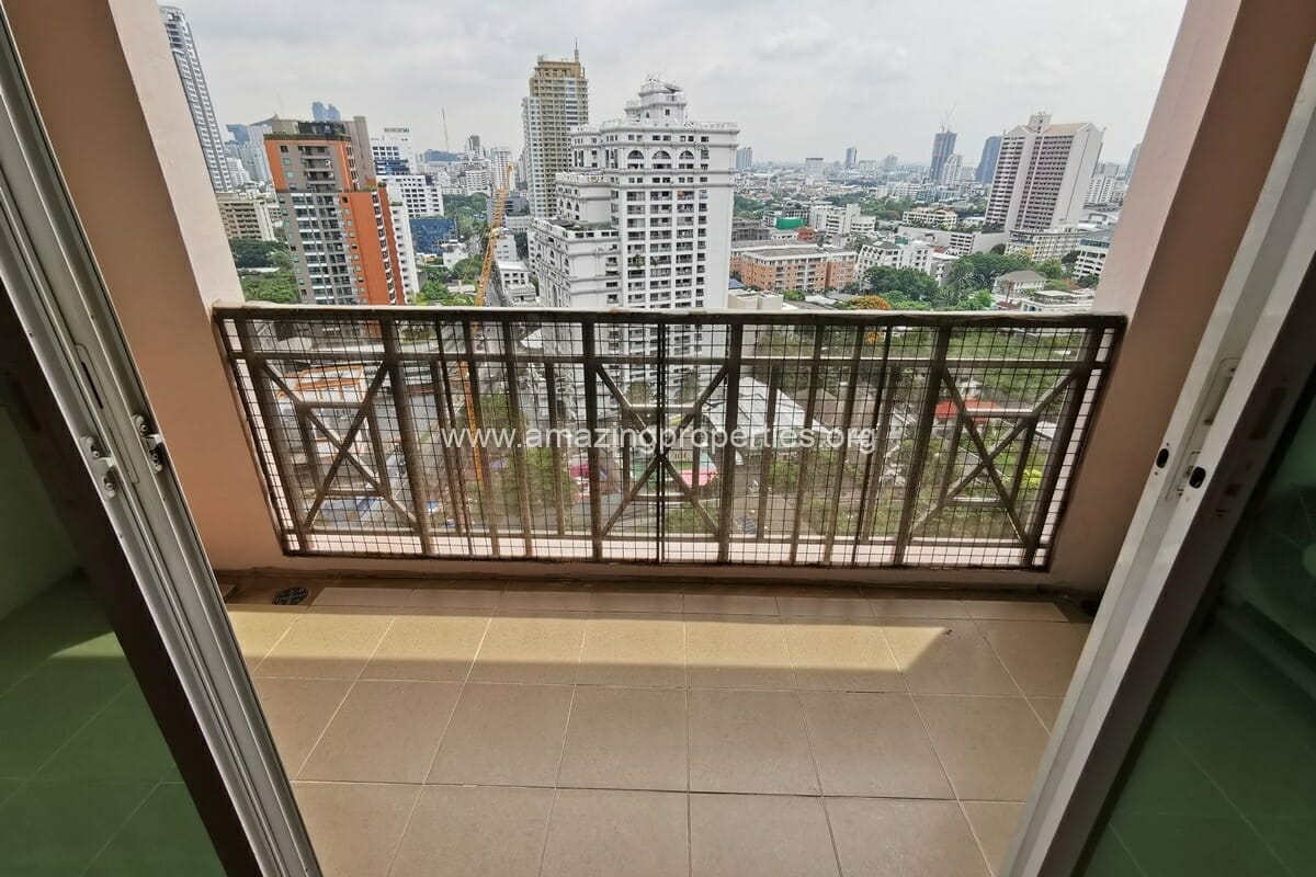 Phrom-Phong-2-Bedroom-with-large-balcony-7-5145.jpg