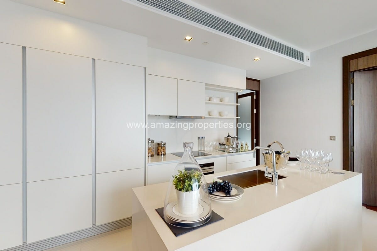 Q1-Sukhumvit-3-bedroom-condo-5-2-3157.jpg
