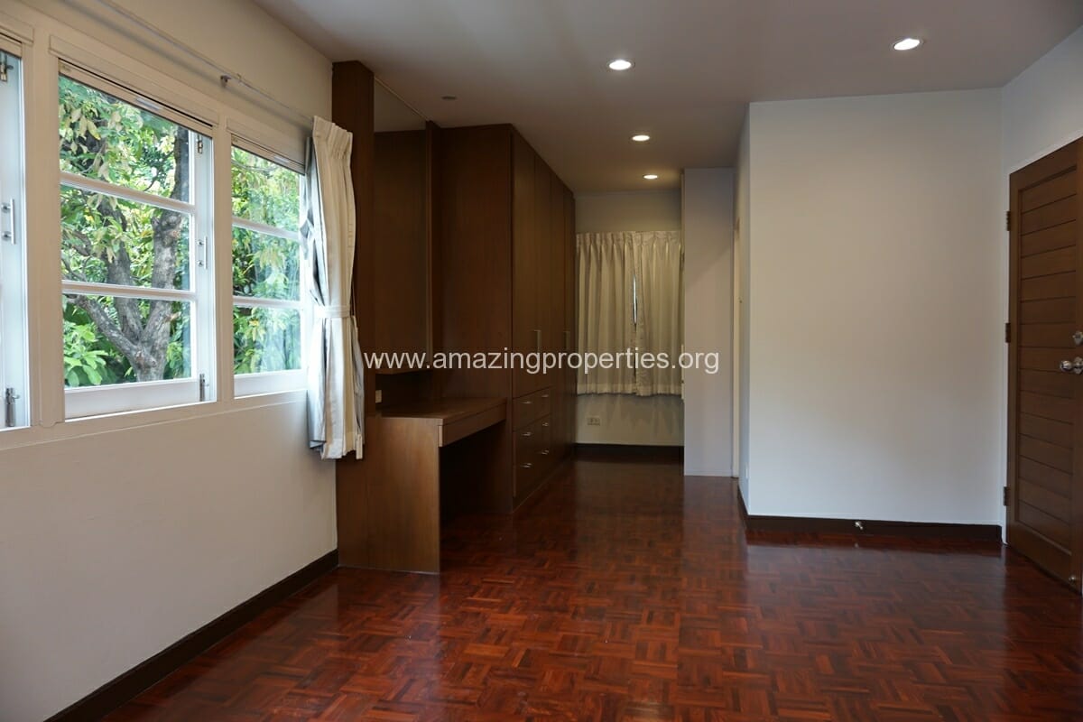 Single-House-with-garden-Asoke-21-8382.jpg