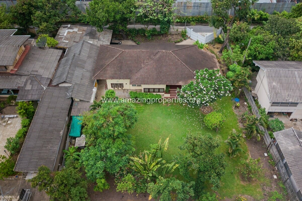 Single-House-with-large-garden-Phayathai-1-2803.jpeg