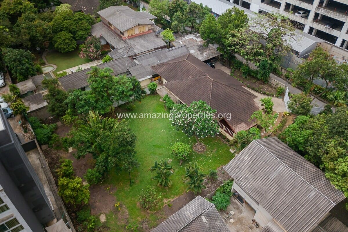 Single-House-with-large-garden-Phayathai-19-6418.jpeg