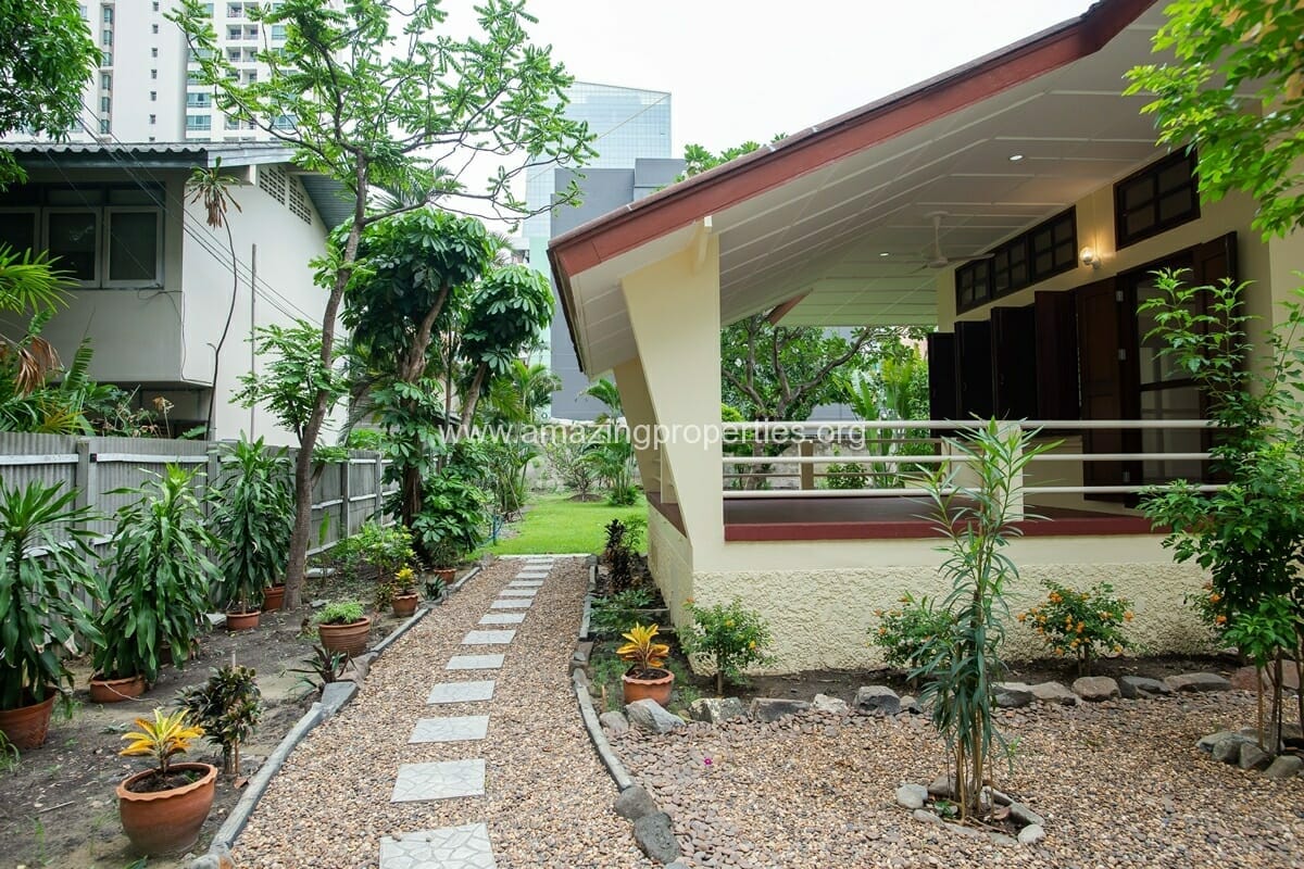 Single-House-with-large-garden-Phayathai-9-6267.jpeg