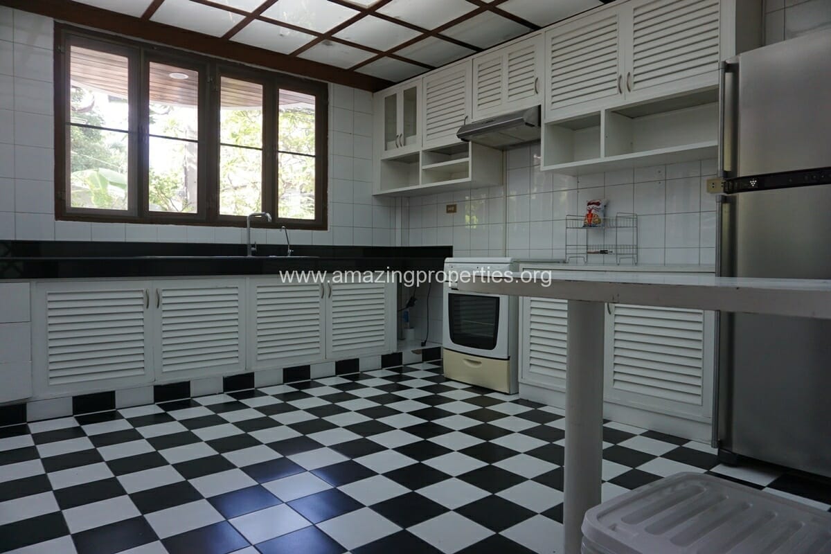 Single-house-with-Garden-for-Rent-Ploenchit-12-4231.jpg