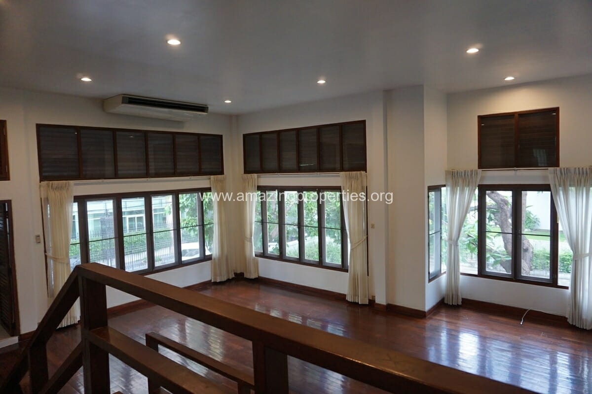 Single-house-with-Garden-for-Rent-Ploenchit-31-4081.jpg
