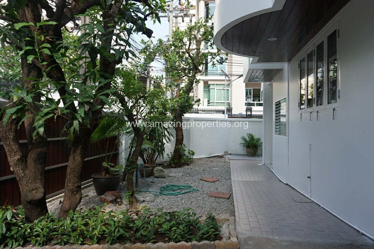 Single-house-with-Garden-for-Rent-Ploenchit-5-1728.jpg