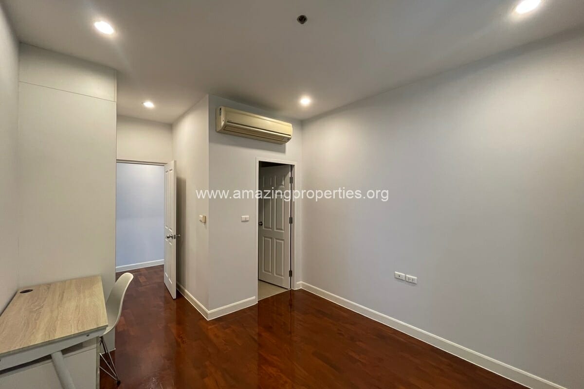 Siri-Residence-3-bedroom-10-2330.jpg