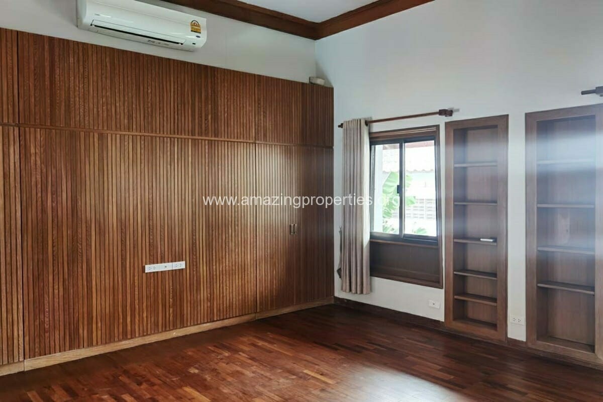 Thai-Style-3-Bedroom-House-with-private-pool-Phrom-Phong-25-2676.jpg