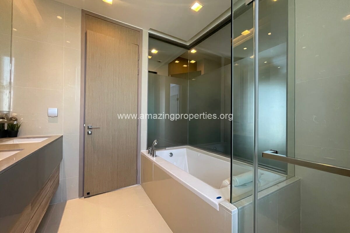 The-Esse-Asoke-2-bedroom-condo-3-3617.jpg