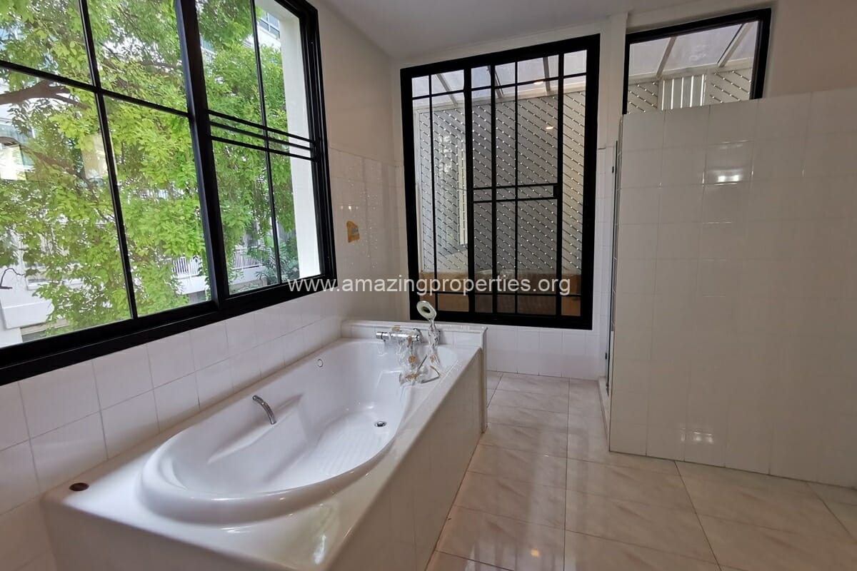 Thonglor-5-bedroom-house-15-5875.jpg