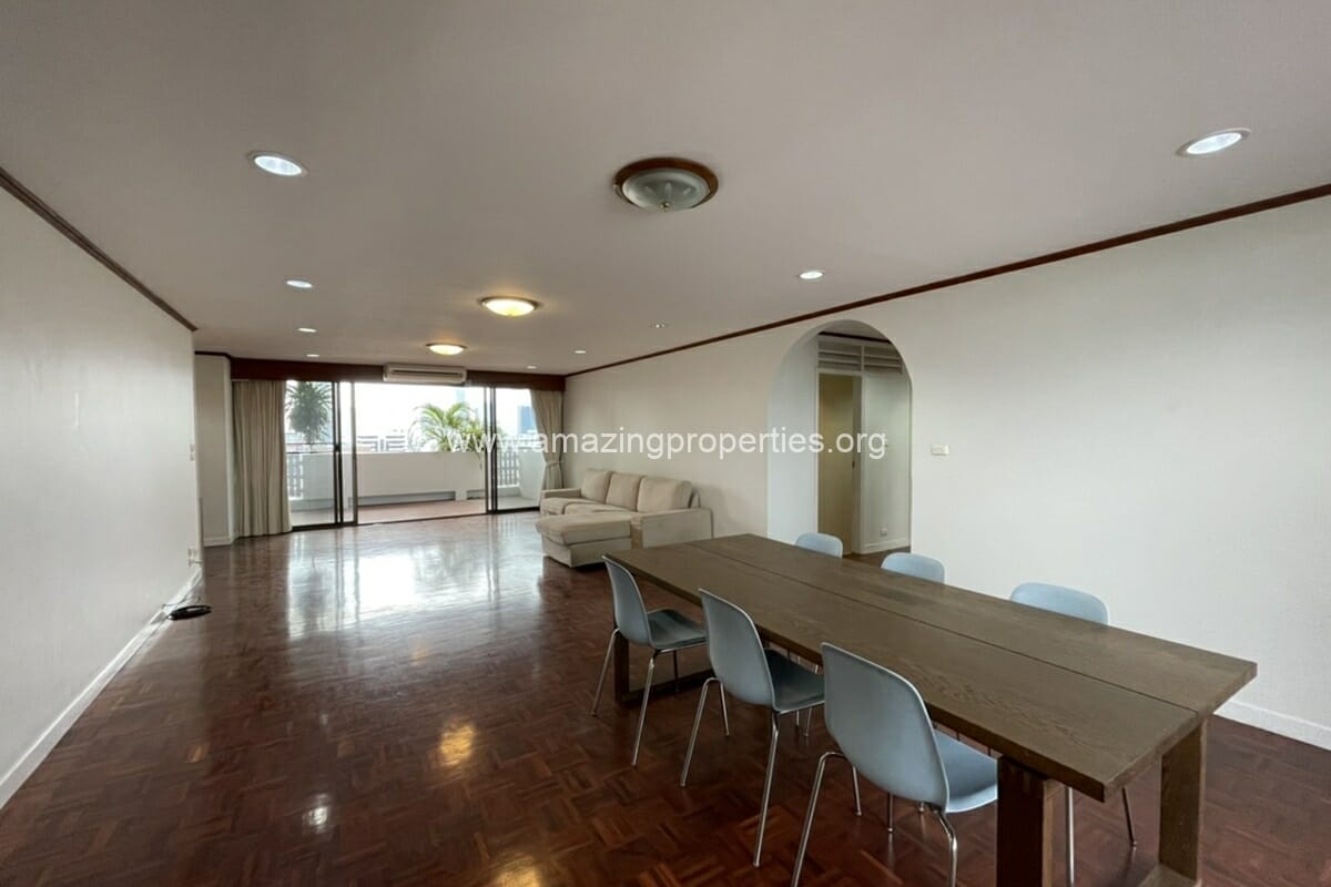 Tongthip-Mansion-3-bedroom-condo-1-7207.jpg