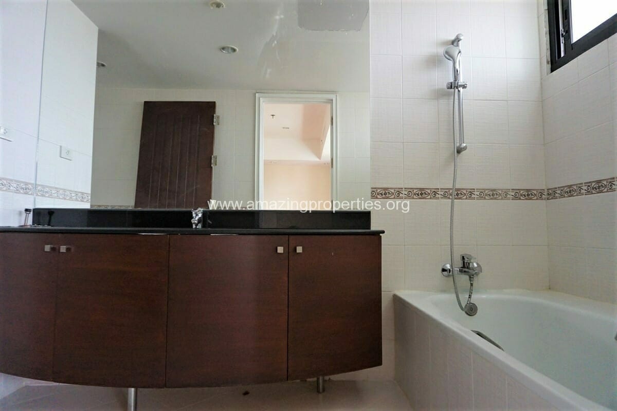 Unfurnished-4-Bedroom-Apartment-Phirom-Garden-Residence-16-3220.jpg