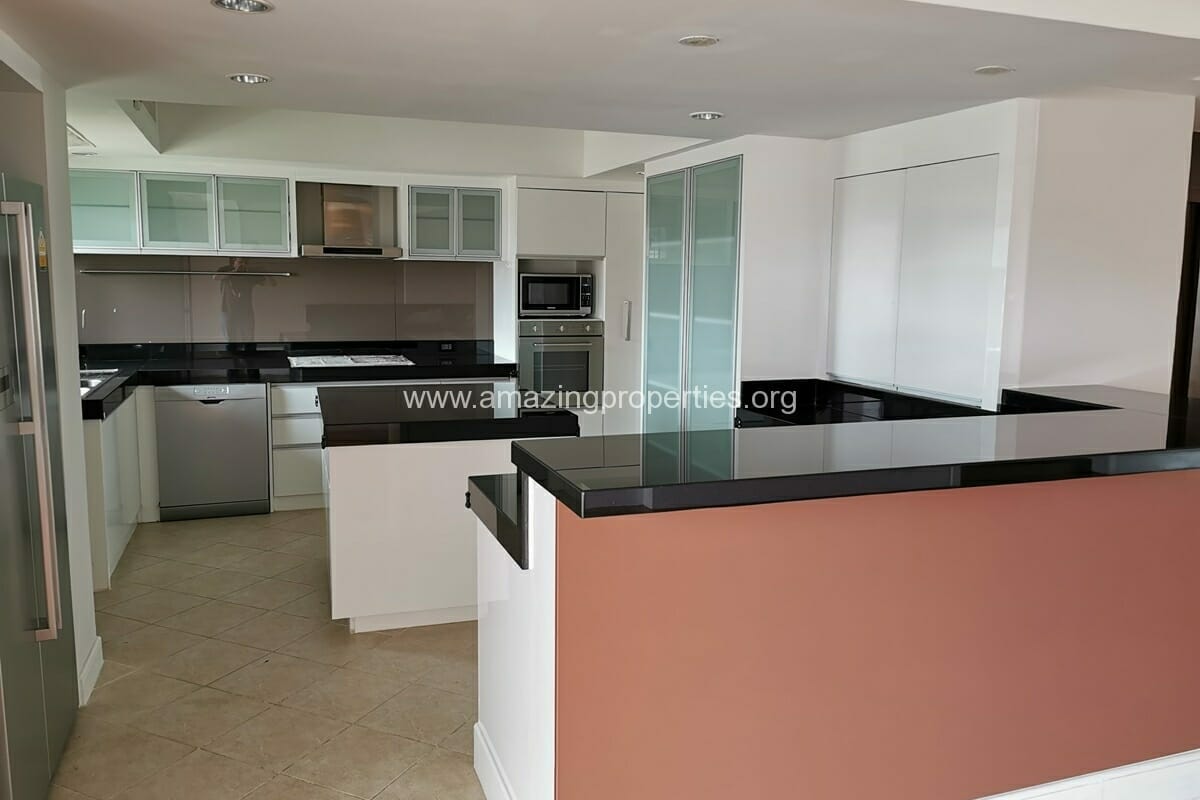 Unfurnished-4-Bedroom-Apartment-Phirom-Garden-Residence-17-5697.jpg