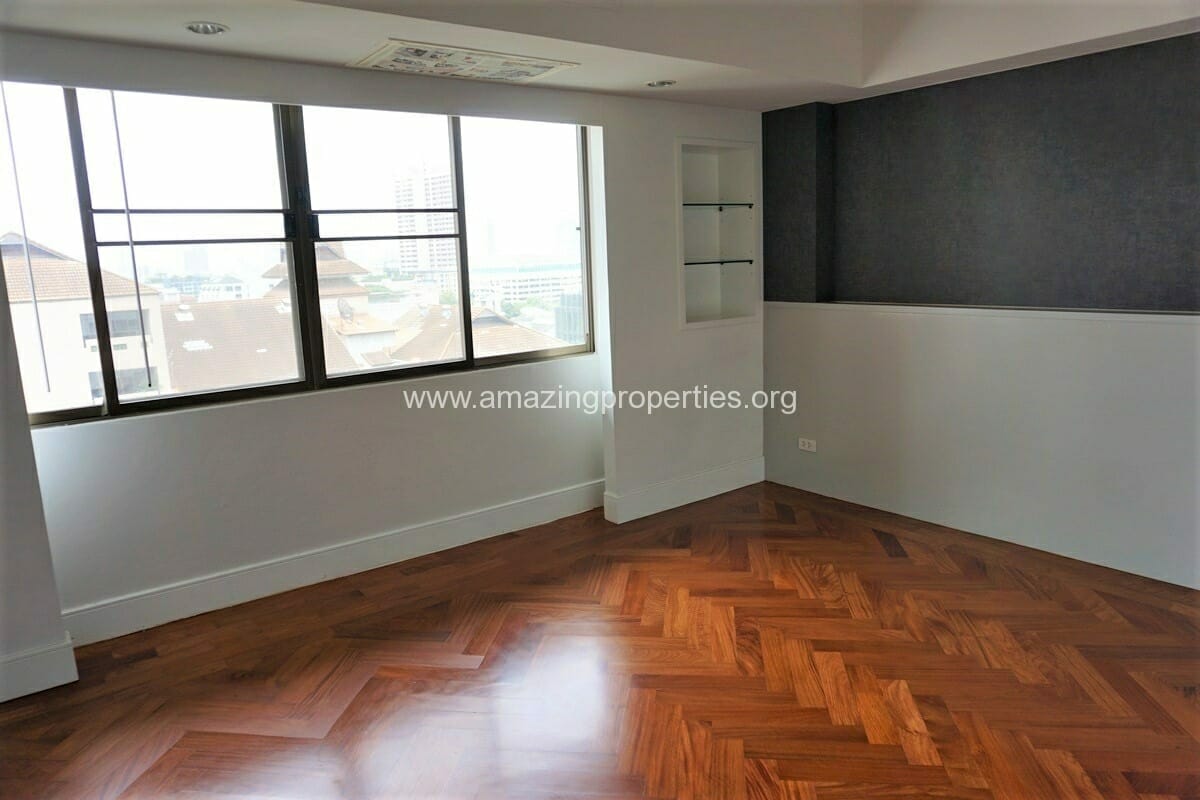 Unfurnished-4-Bedroom-Apartment-Phirom-Garden-Residence-9-3247.jpg