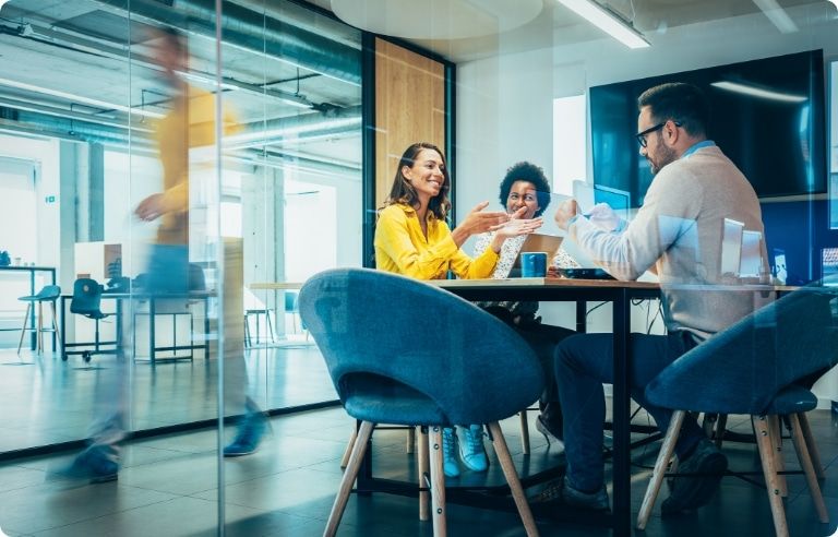 Employee onboarding dashboard with workflow steps and progress