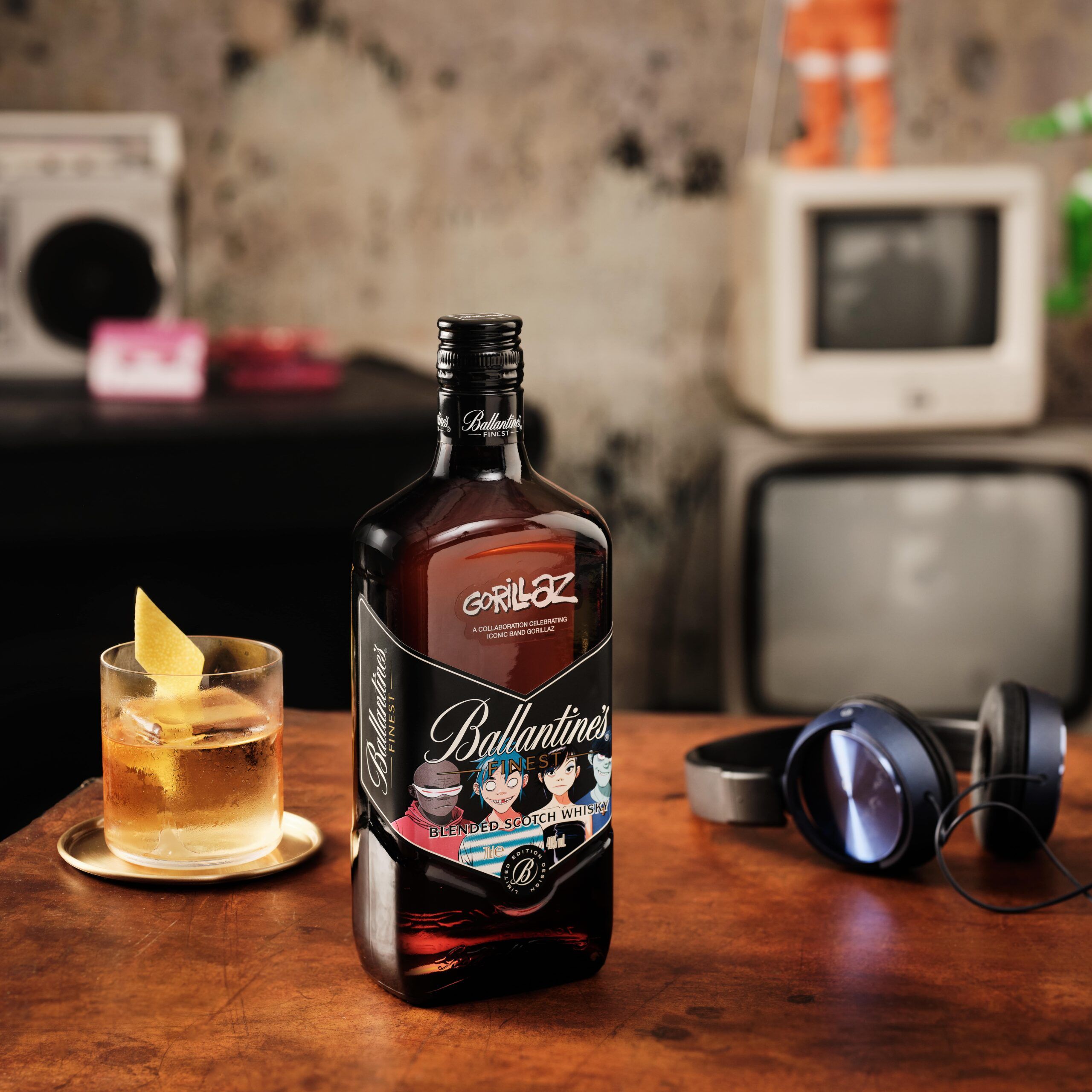 Ballantine's Finest KISSコラボ 750ml Ballantine's x KISS Limited Edition | VP Merchants Ireland