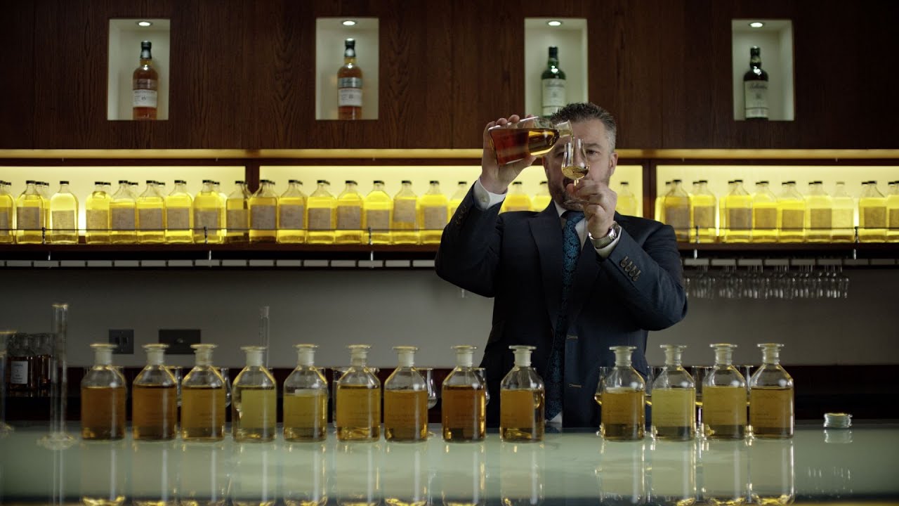 Ballantine's 17 Year Old Blended Scotch Whisky - Ballantine's