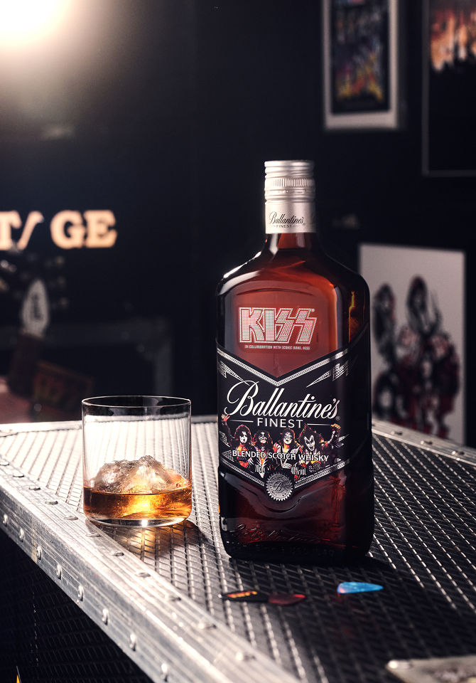 True Music Icons: Limited Edition Whisky Bottles - Ballantine's