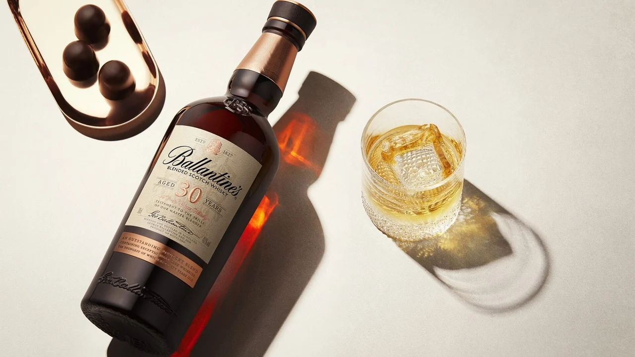 Ballantine's 30 YO on the rocks