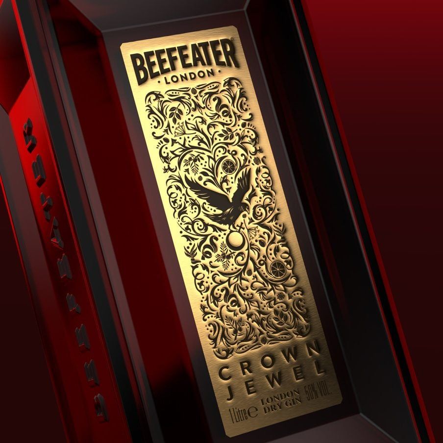 beefeater crown jewel bottle close up aspect ratio 735 735