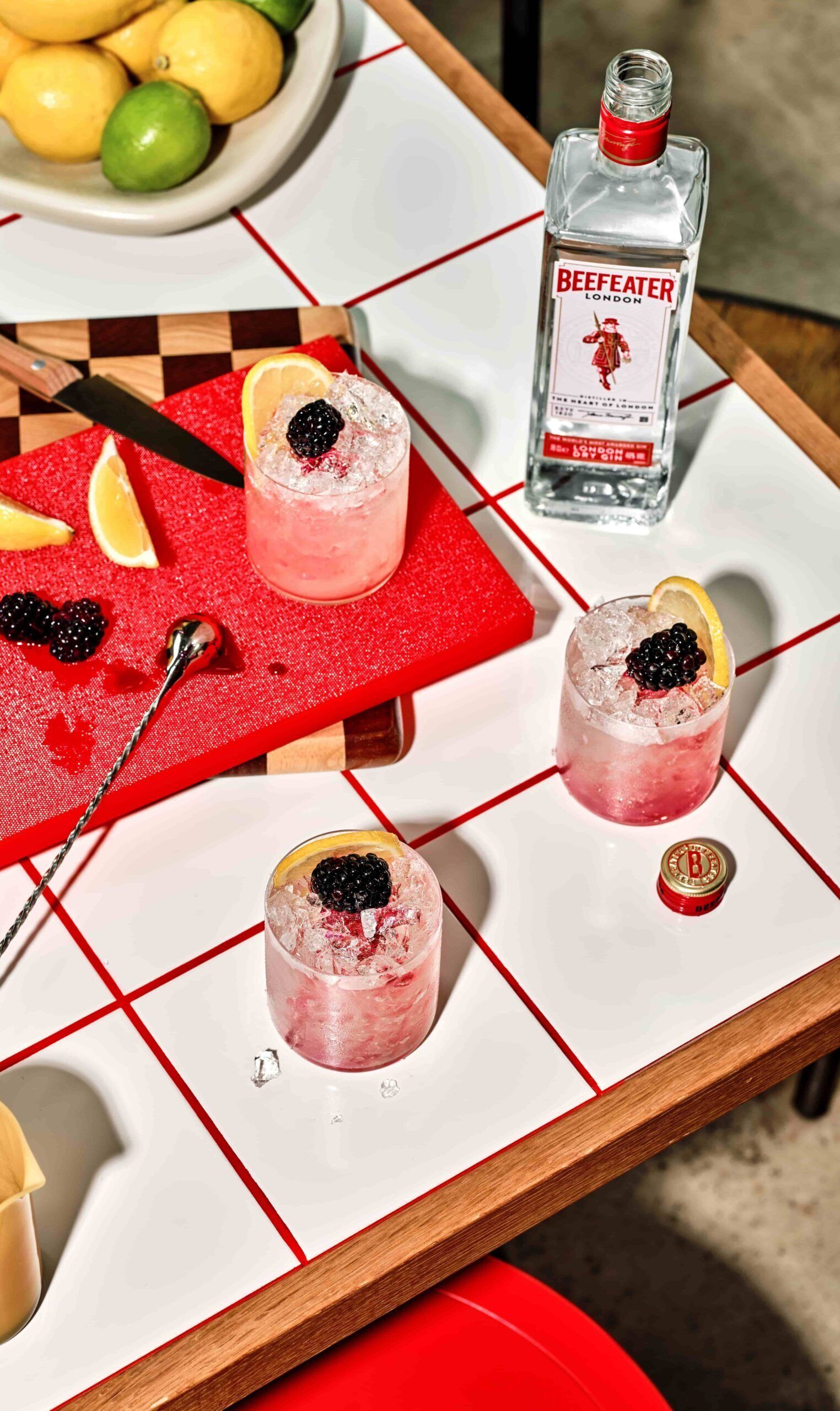 beefeaterdry bramble lifestyle servesonly 1 scaled aspect ratio 740 920 scaled 1 aspect ratio 375 630
