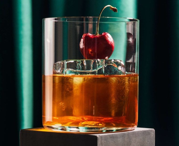Extra Manhattan Whisky Cocktail Tile 2