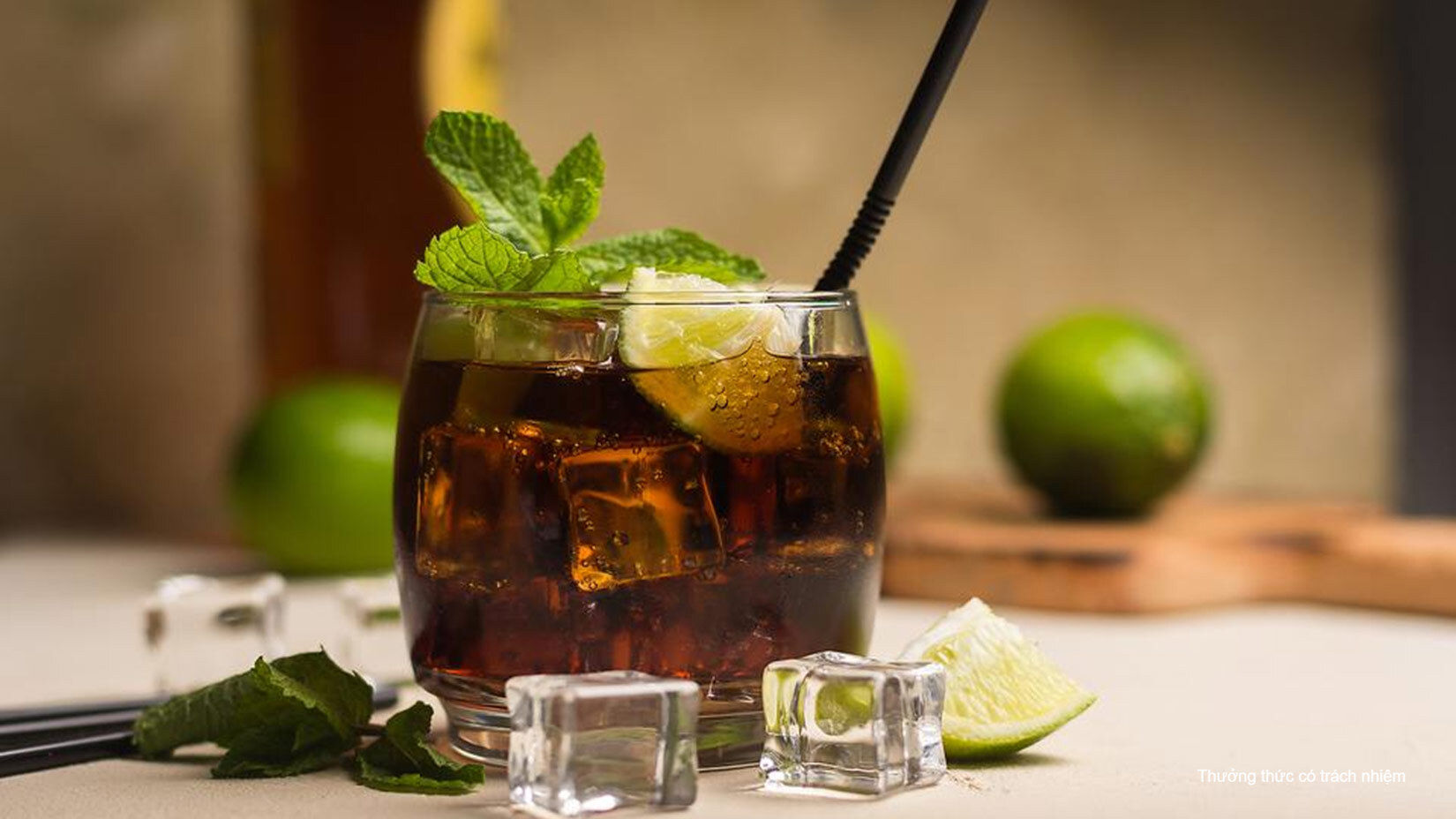 Công thức cocktail Chivas và Coca có thể pha chế tại nhà với những nguyên liệu dễ tìm