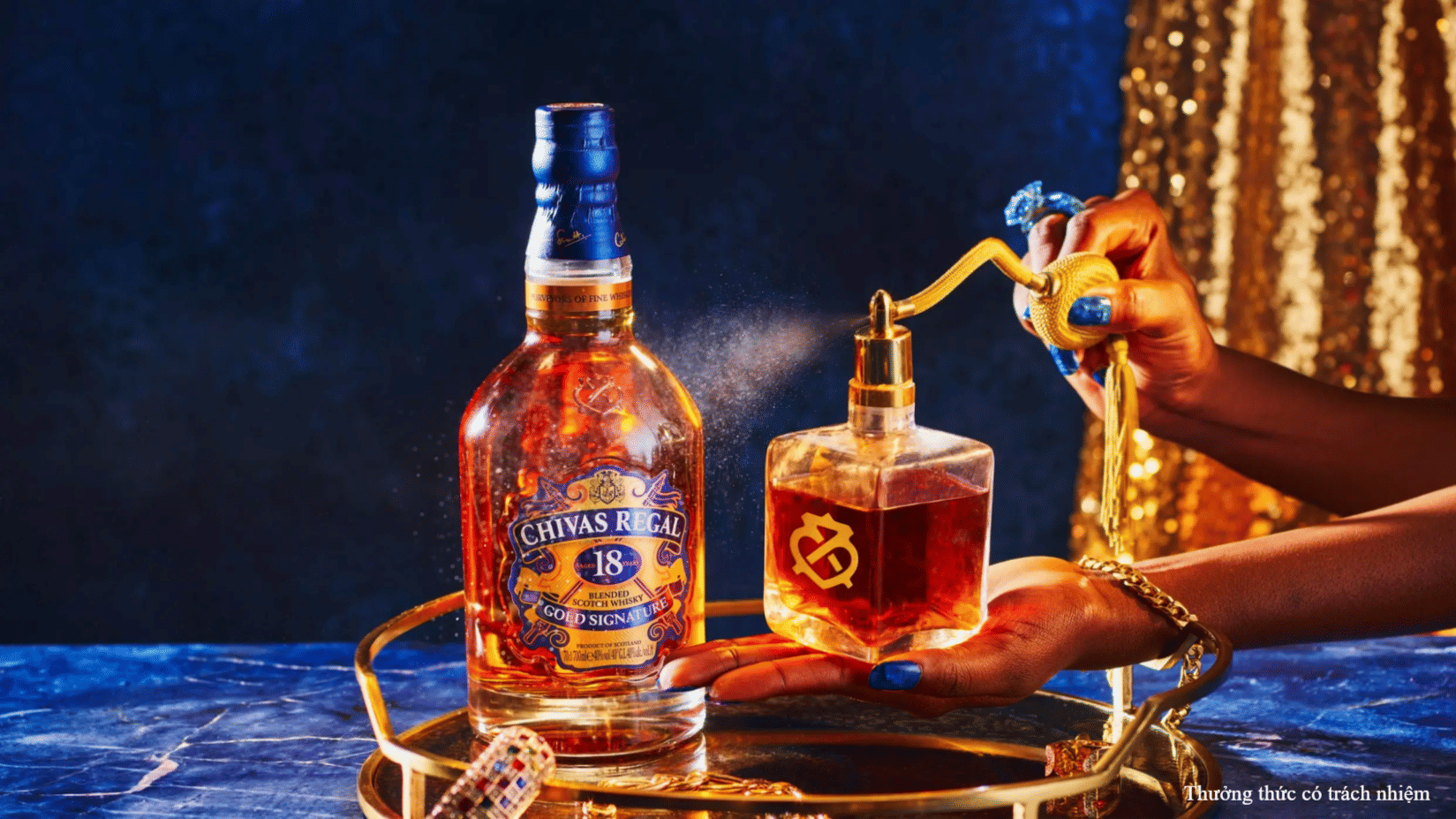Chai Chivas 18 10,8 inch được ưa chuộng vì kích thước vừa phải, dễ sử dụng, giá hợp lý.