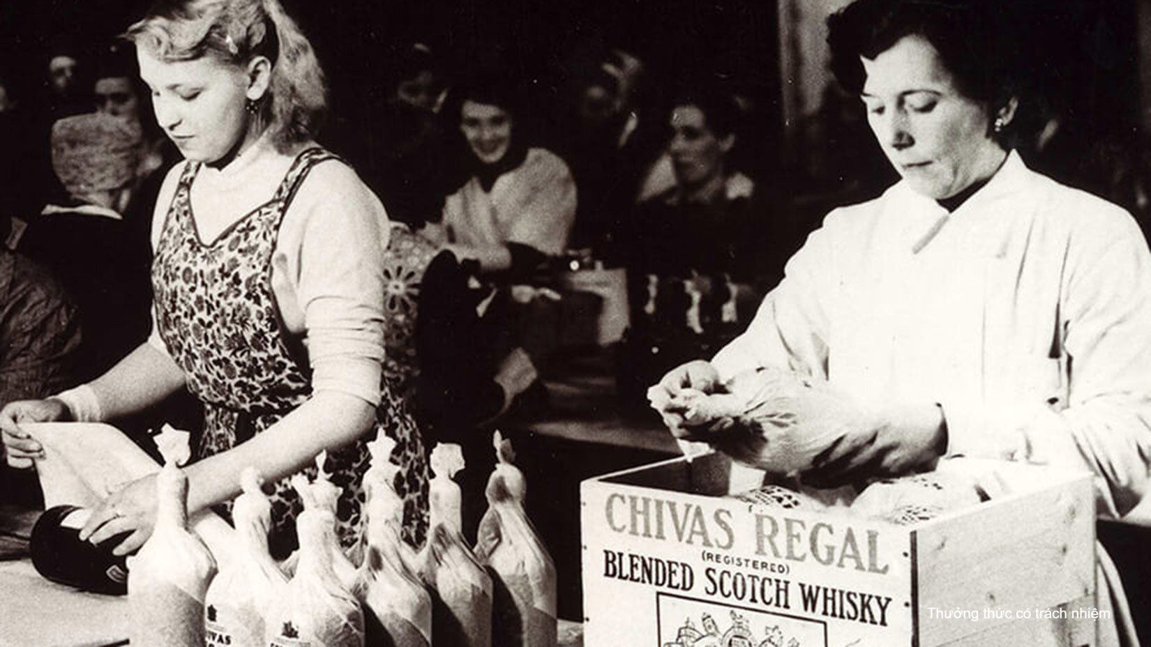 Chivas Regal ra mắt dòng rượu kinh điển Chivas 12 năm 1938.