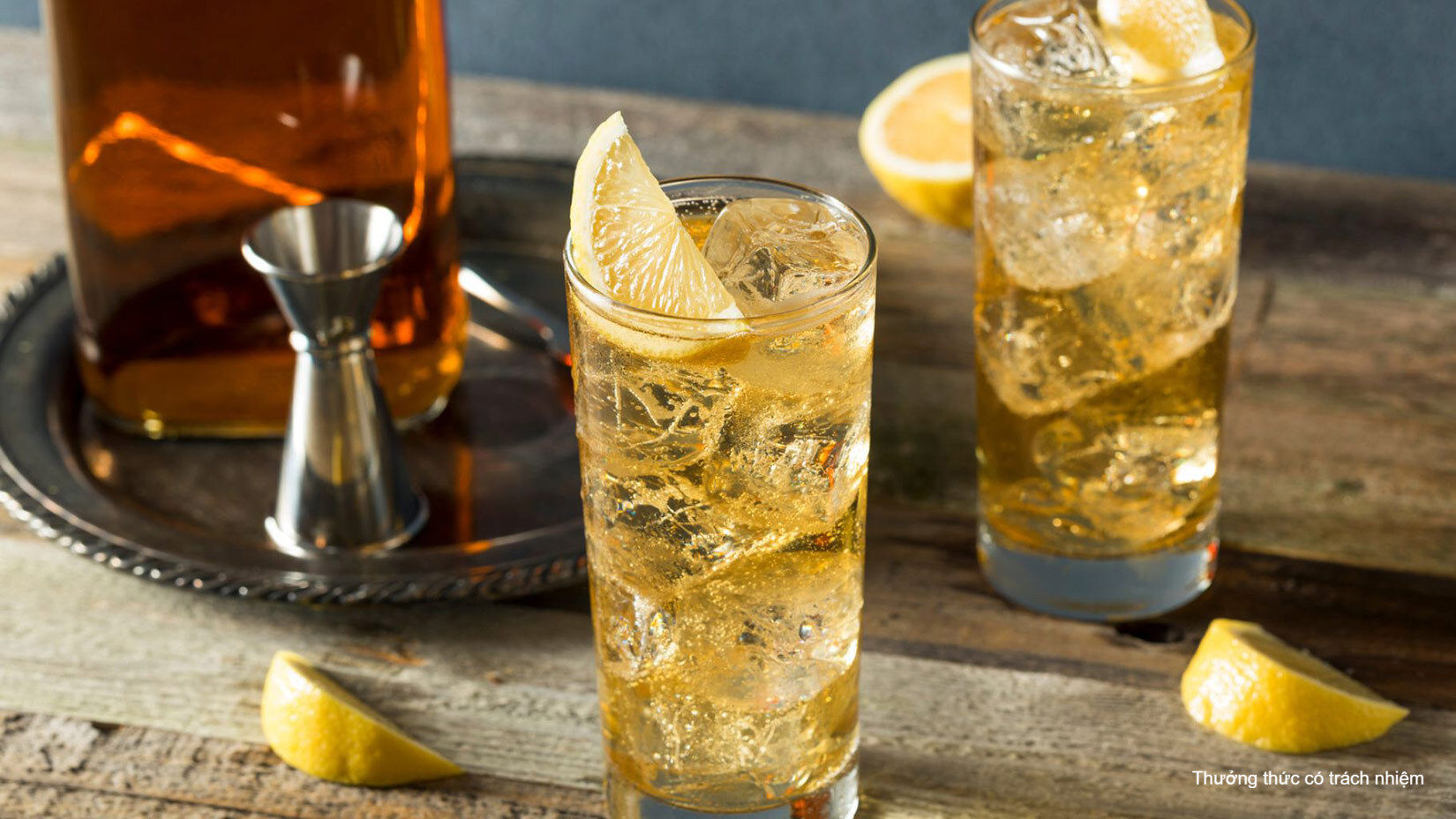 Công thức Highball kinh điển chỉ cần rượu Whisky và soda.