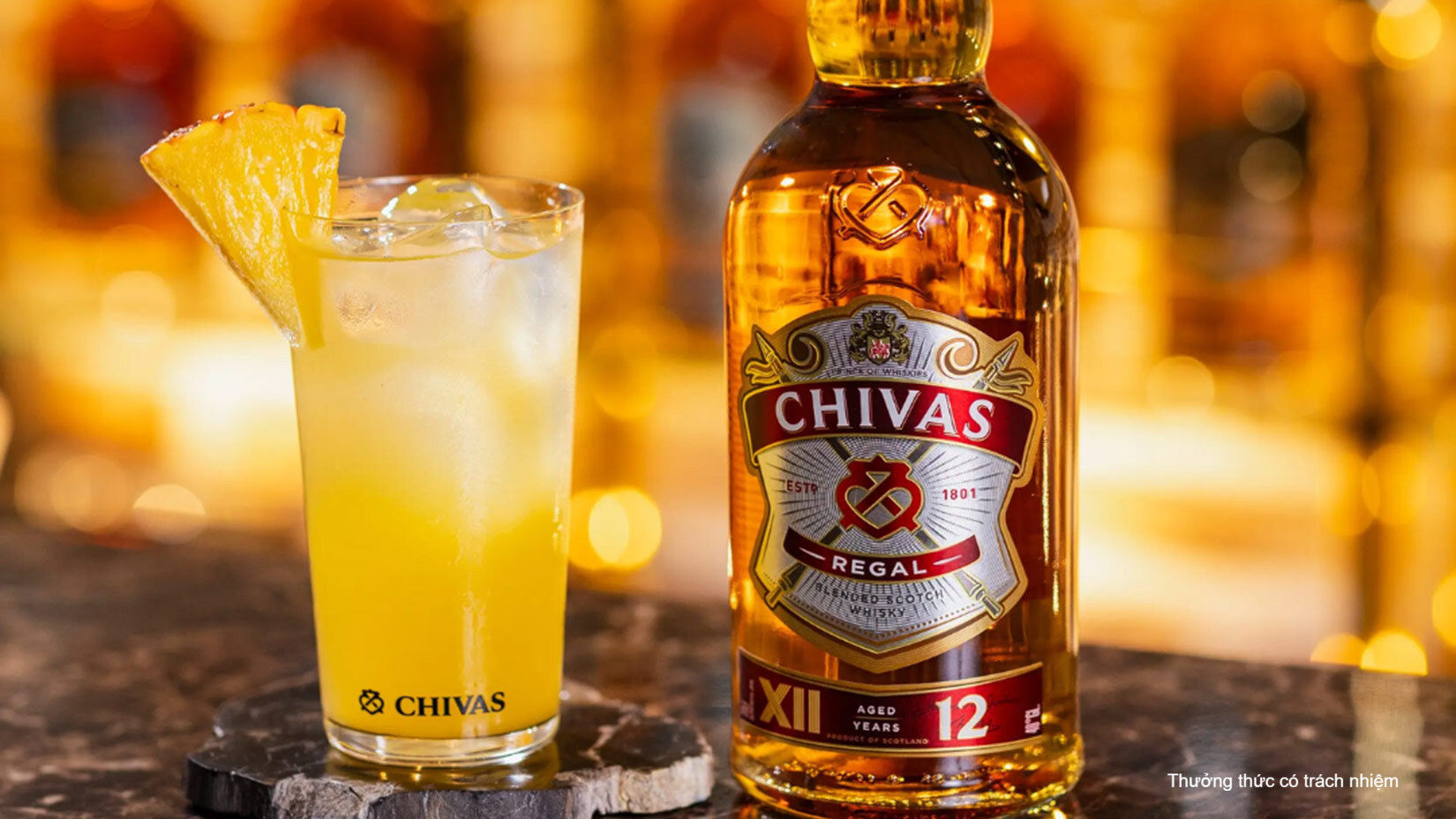 Chivas 12 nghĩa là gì? Con số 12 trong tên gọi thể hiện Chivas 12 được pha trộn từ các loại Whisky có tuổi đời ít nhất 12 năm.