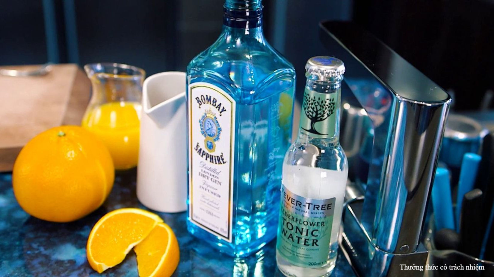 Rượu Gin nổi bật với vị cay nhẹ tươi mới hoà lẫn cũng hương vị đặc trưng từ quả bách xù và các loại thảo mộc.